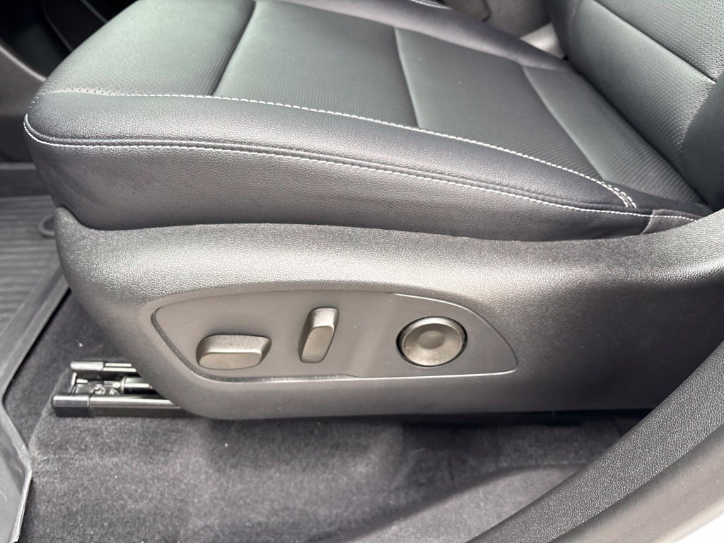 Used 2026 Chevrolet Traverse LT w/ Driver Confidence Package FWD image 16