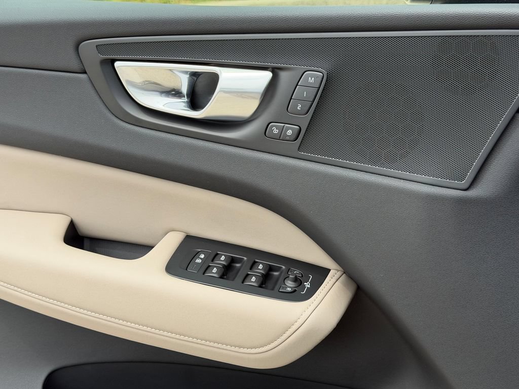 New 2026 Volvo XC60 T8 Plus w/ Protection Package Premier AWD/4WD image 32