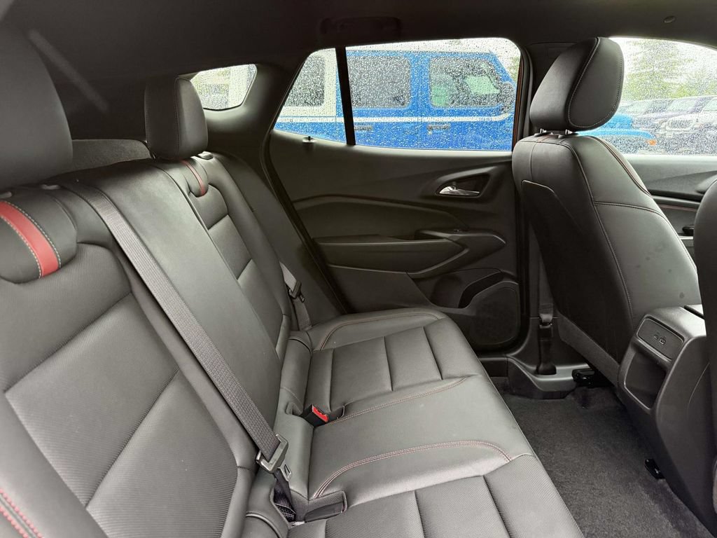 Used 2024 Chevrolet Trax RS w/ Sunroof Package FWD image 16