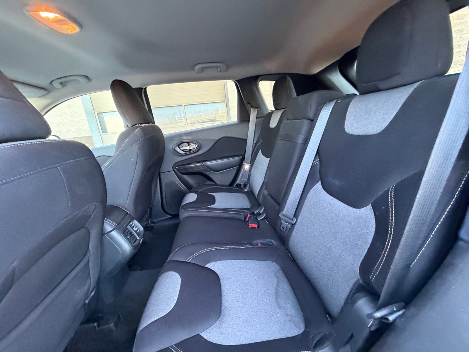 Used 2016 Jeep Cherokee Sport FWD image 17