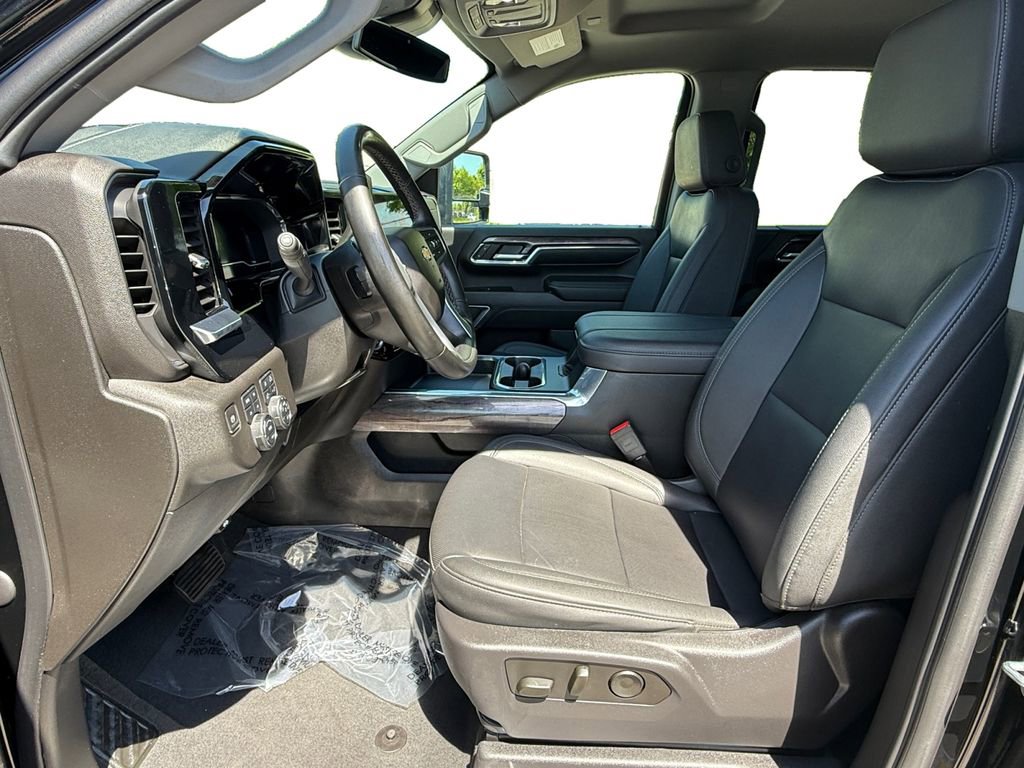 Used 2024 Chevrolet Silverado 3500 LTZ w/ LTZ Convenience Package AWD/4WD image 9