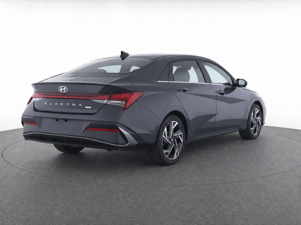Used 2025 Hyundai Elantra Limited FWD image 5