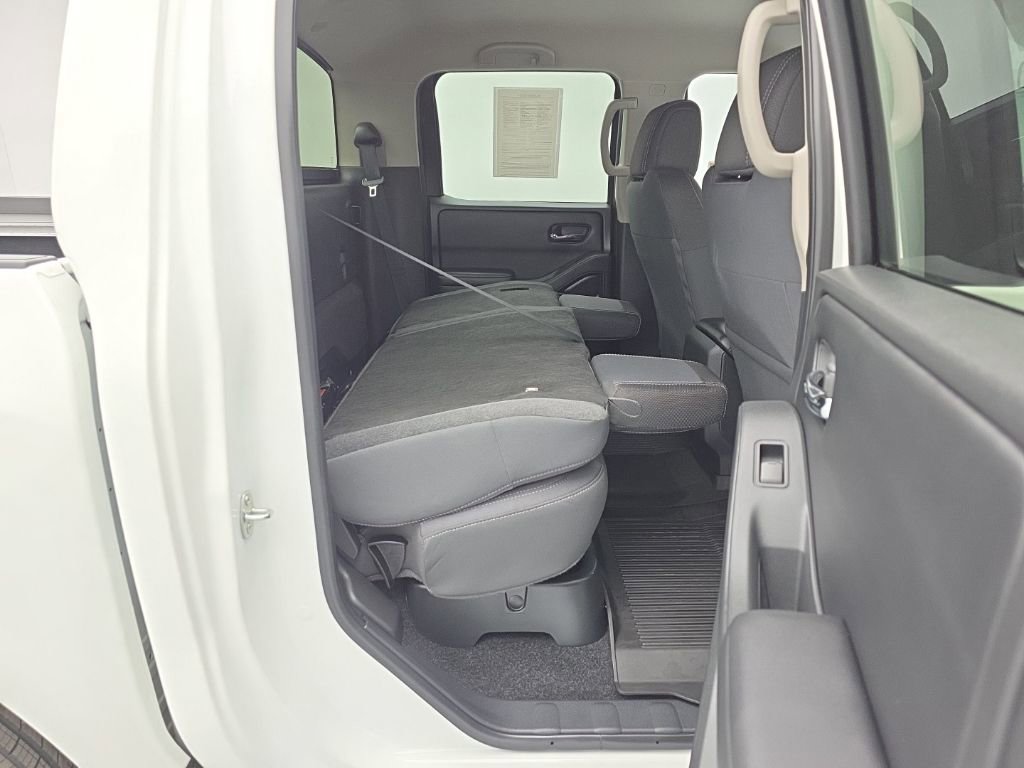 Used 2025 Nissan Frontier SV w/ SV Convenience Package image 47