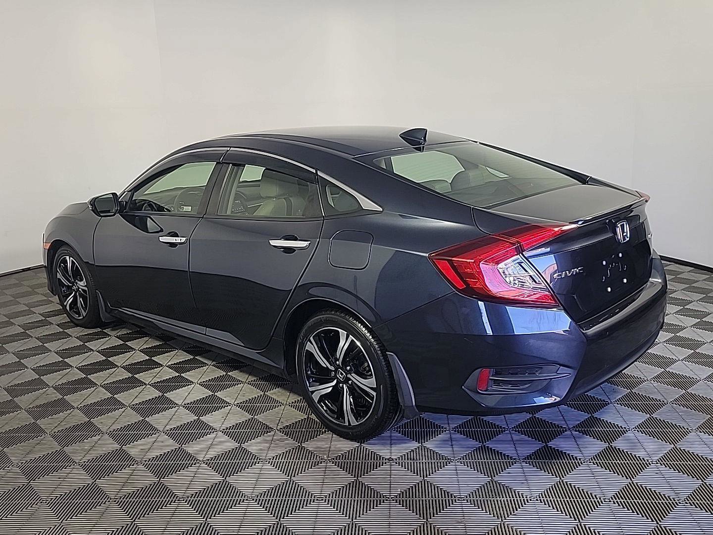 Certified 2018 Honda Civic Touring image 9