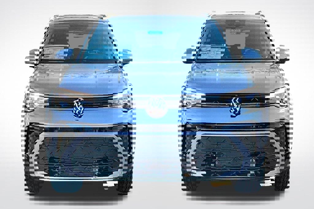 New 2026 Volkswagen Taos SE AWD/4WD image 2