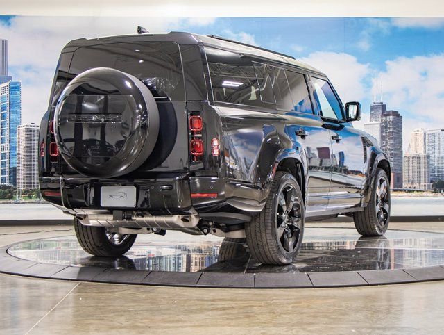 Used 2025 Land Rover Defender 130 X-Dynamic SE image 8