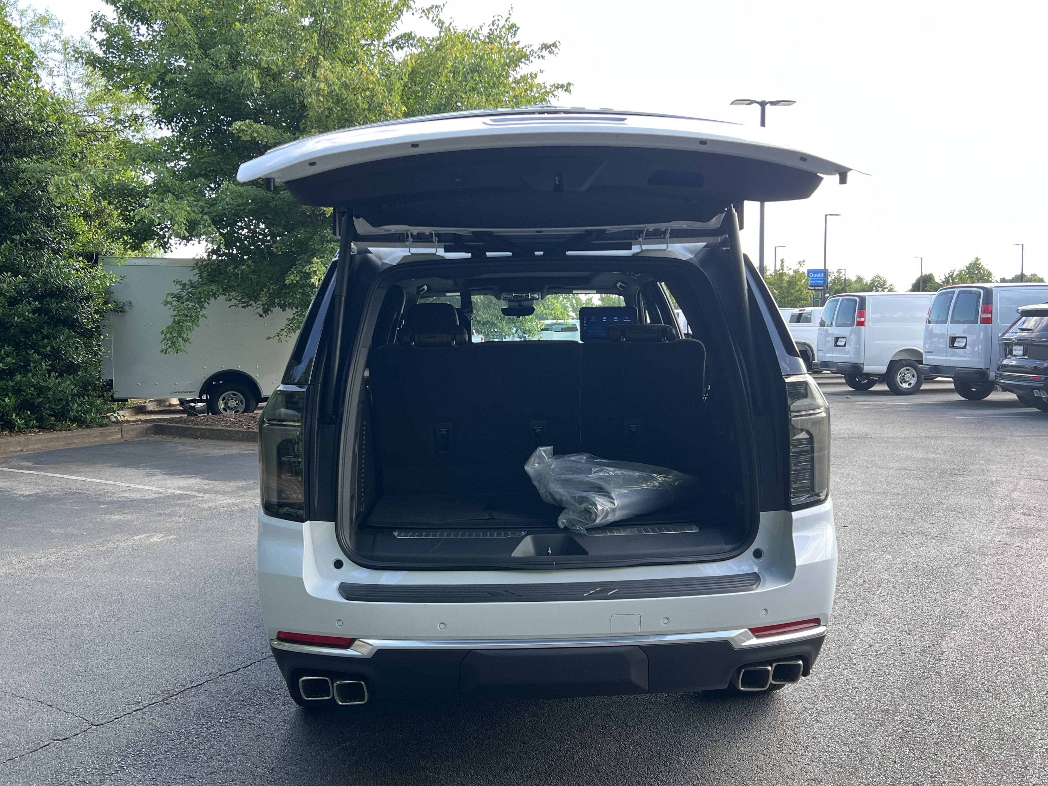 New 2026 Chevrolet Tahoe High Country AWD/4WD image 11