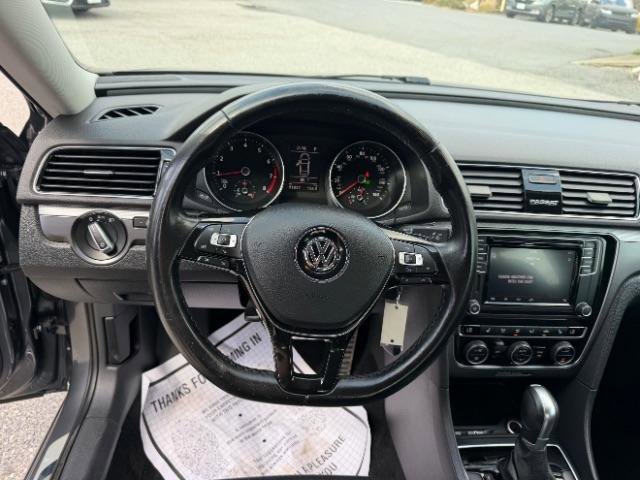 Used 2018 Volkswagen Passat 2.0T R-Line image 19