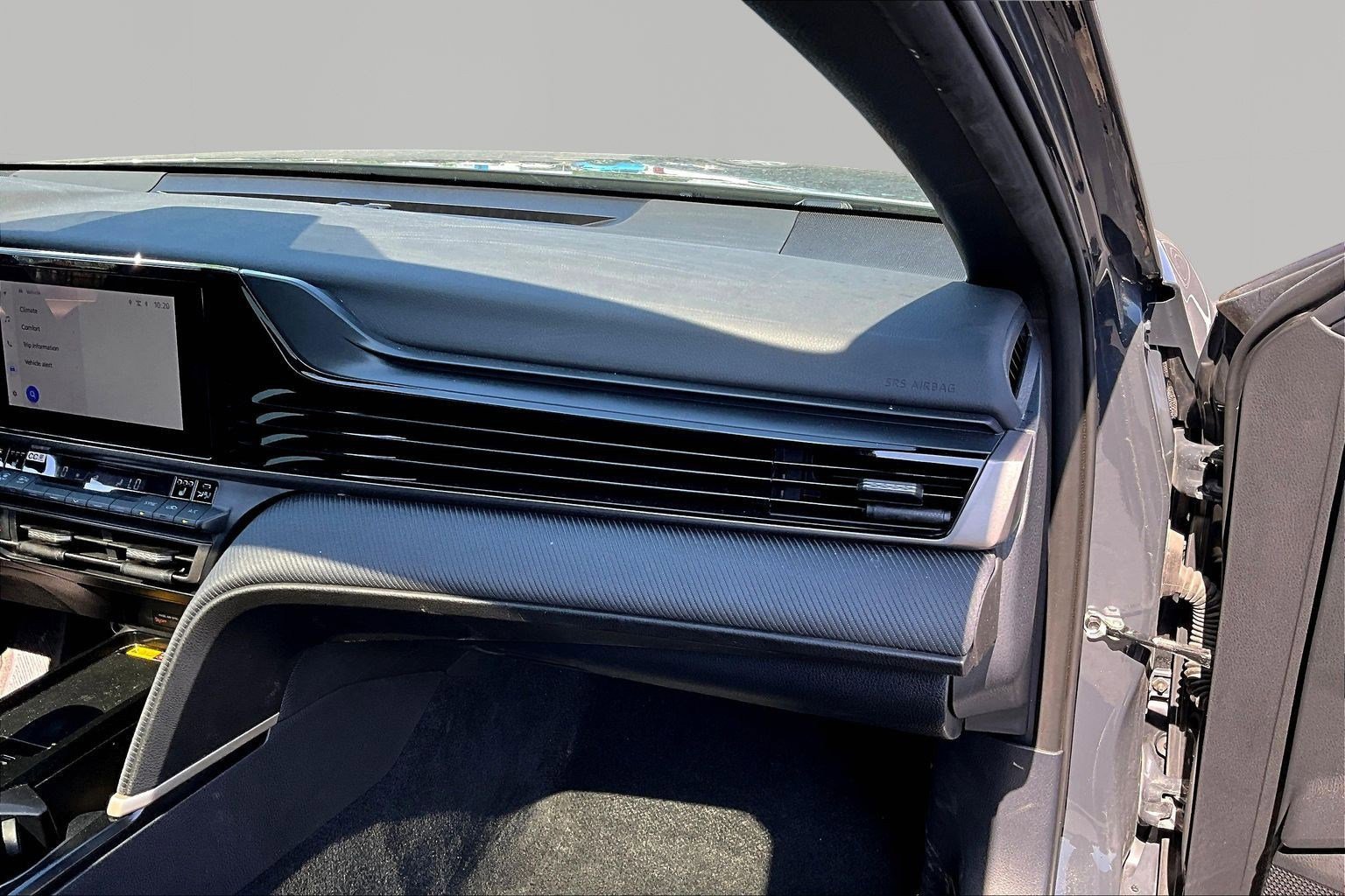 Used 2025 Toyota Camry SE w/ Convenience Package AWD/4WD image 25