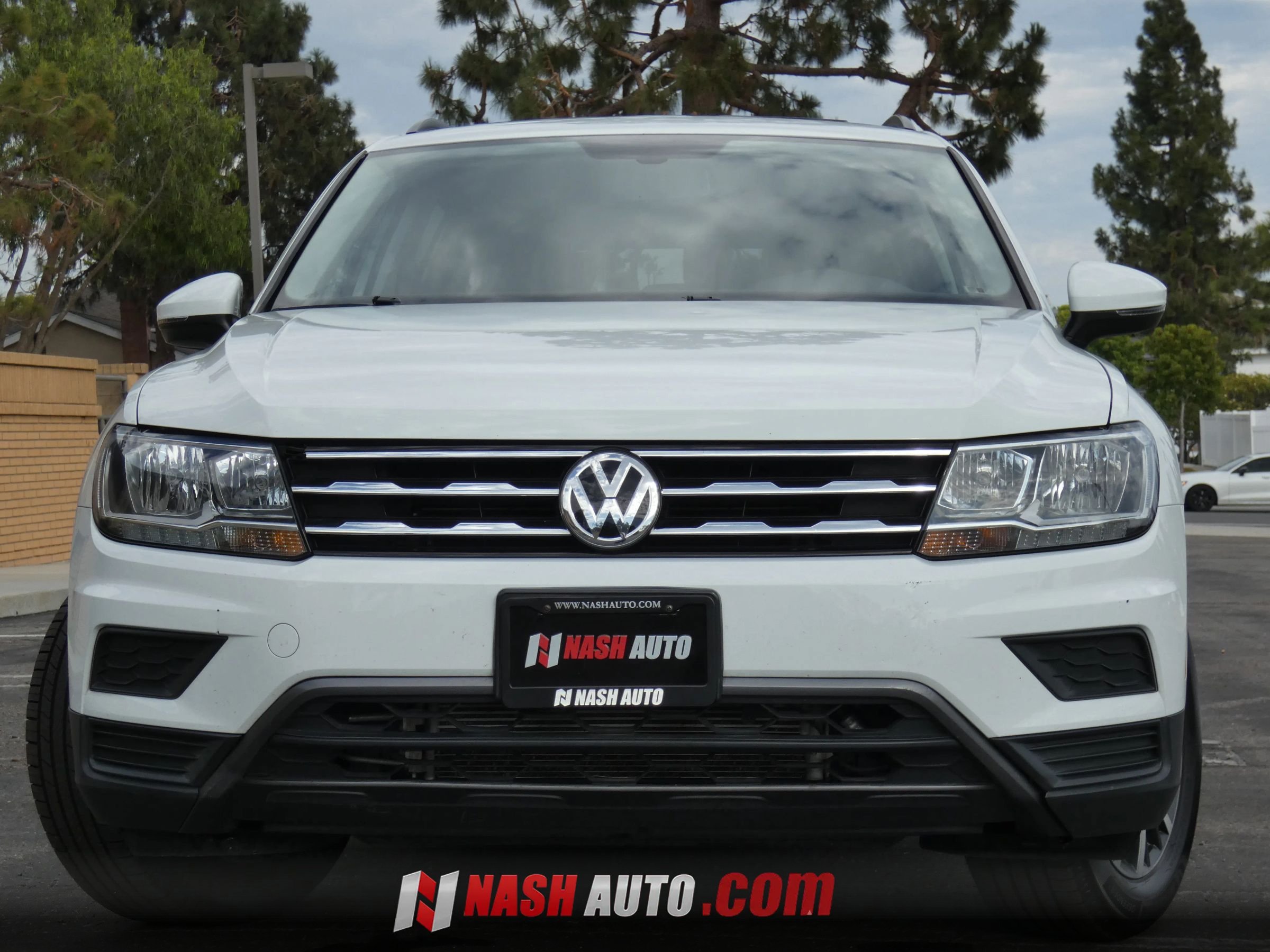 Used 2020 Volkswagen Tiguan SE w/ Panoramic Sunroof Package FWD image 5