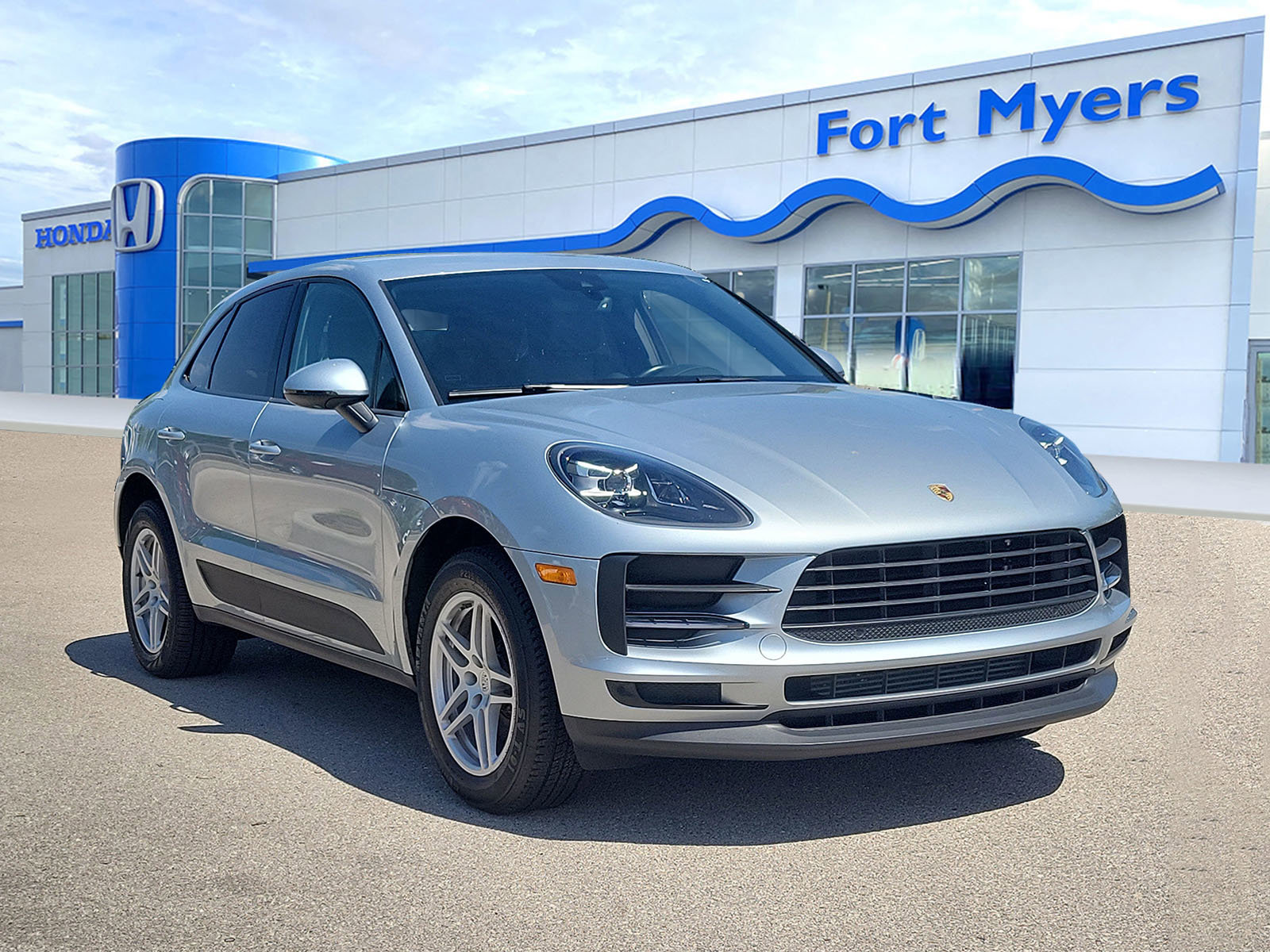 Used 2019 Porsche Macan AWD/4WD image 1