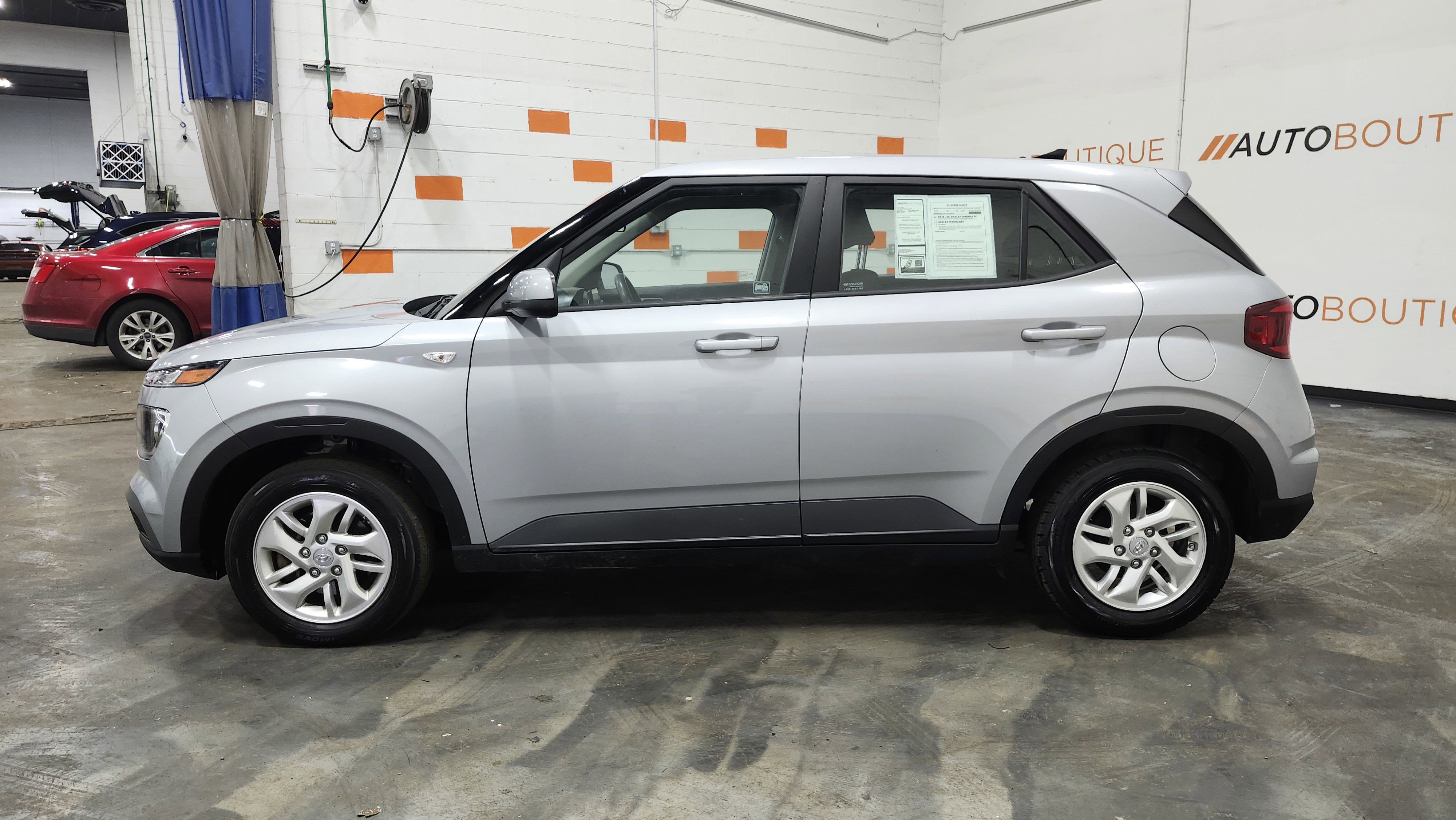 Used 2021 Hyundai Venue SE image 12