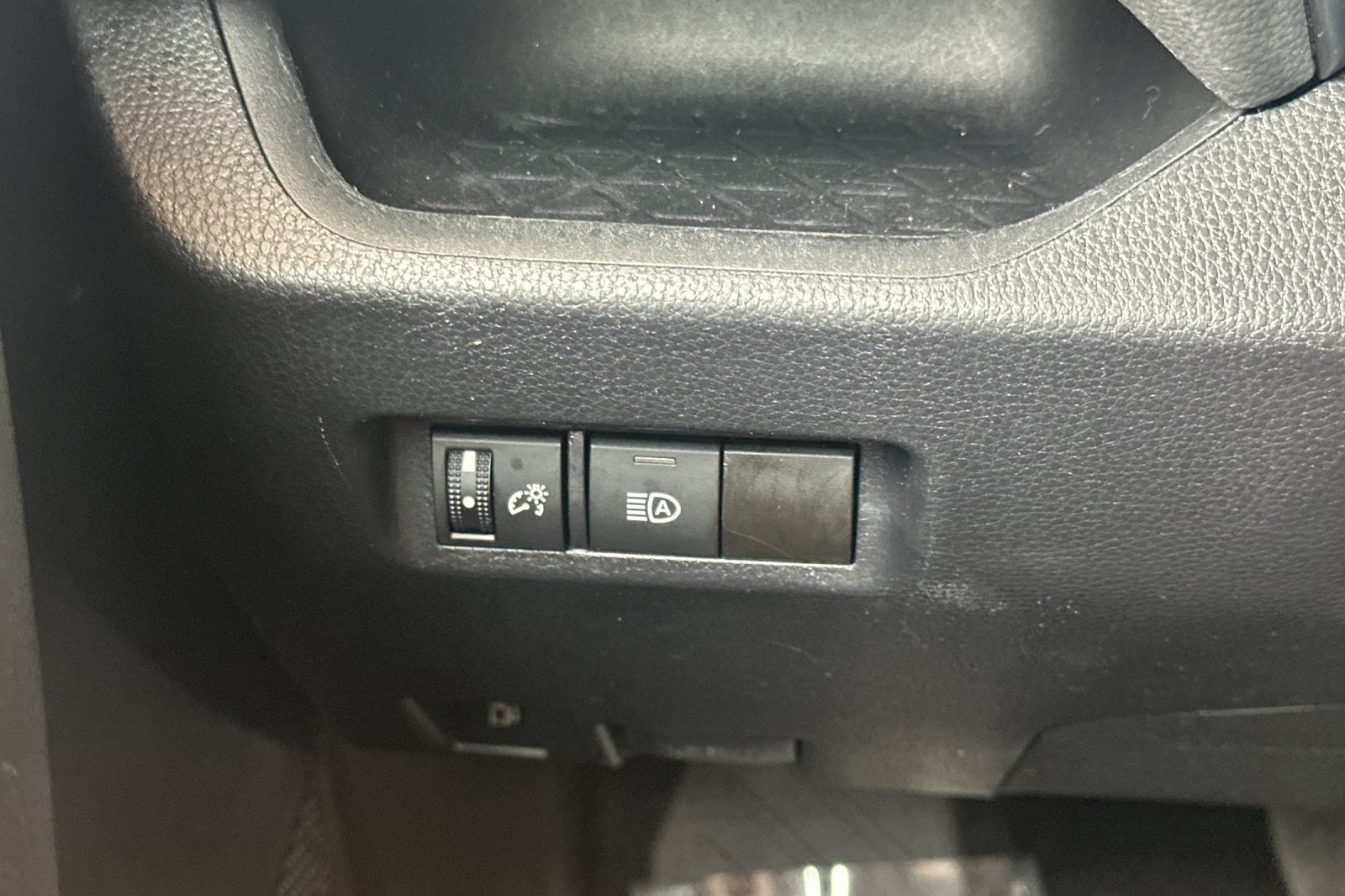 Certified 2023 Toyota RAV4 LE AWD/4WD image 31