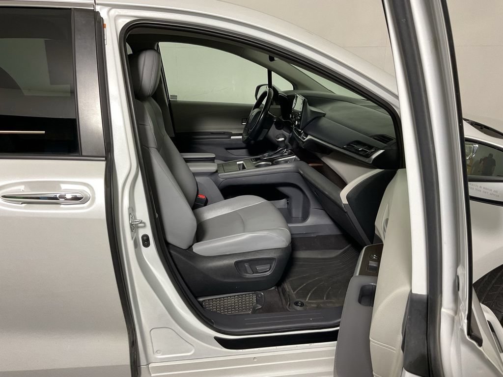 Used 2022 Toyota Sienna XLE FWD image 37