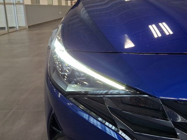 Used 2023 Hyundai Elantra Limited w/ Preferred Accessory Package image 8