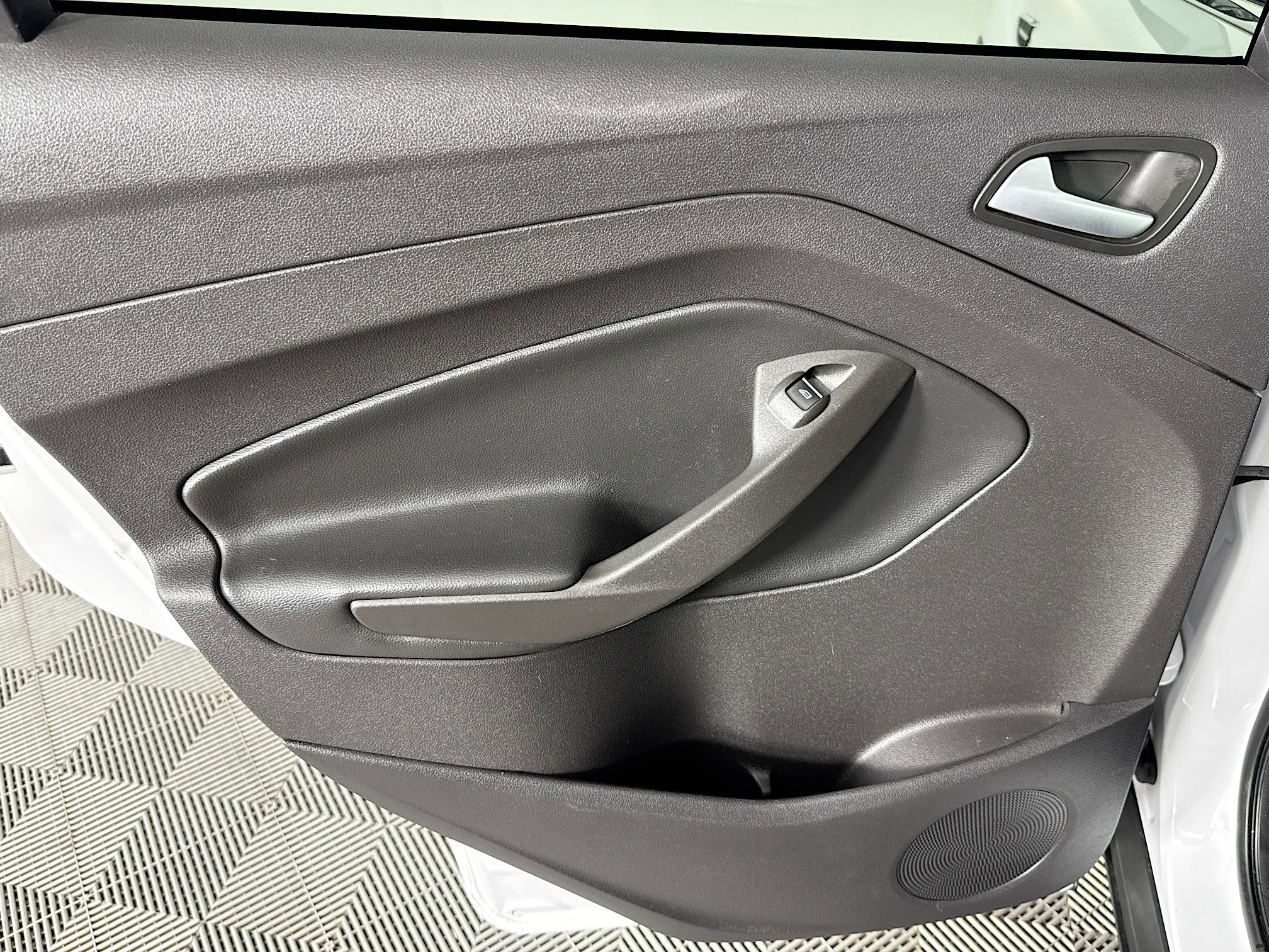 Used 2018 Ford Escape SE w/ Ford Safe & Smart Package FWD image 24