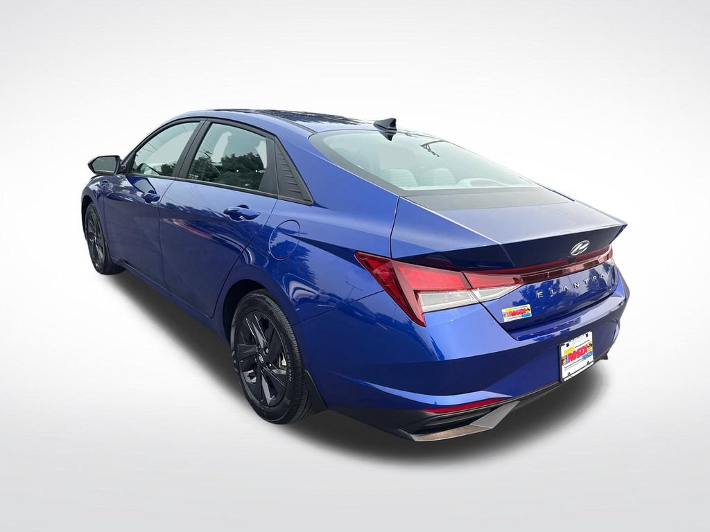 Certified 2023 Hyundai Elantra SEL FWD image 3