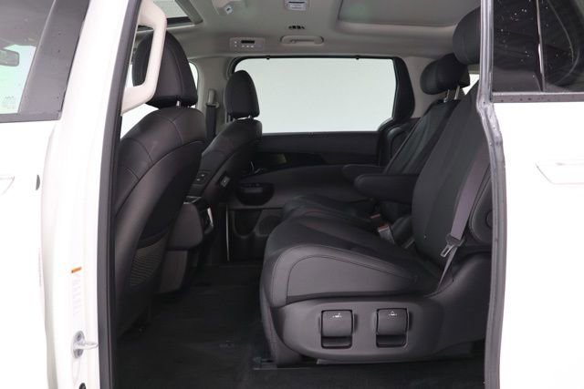 Used 2025 Kia Carnival SX Prestige FWD image 31