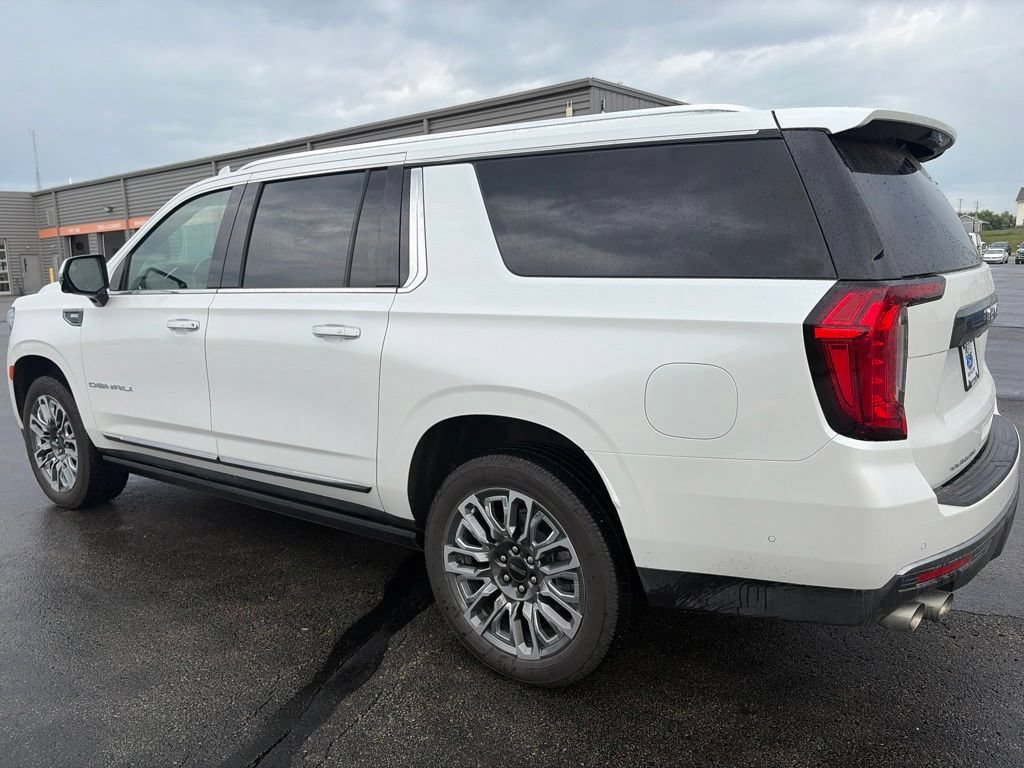 Used 2024 GMC Yukon XL Denali Ultimate w/ LPO, Floor Liner Package AWD/4WD image 9