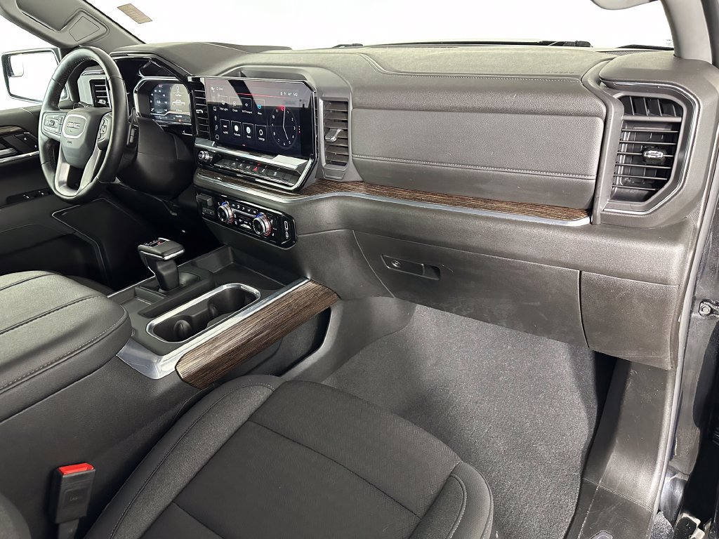 Used 2024 GMC Sierra 1500 Elevation w/ LPO, Elevation Black Package AWD/4WD image 32