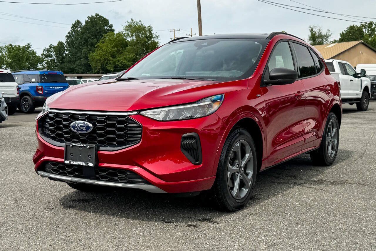 Used 2024 Ford Escape ST-Line w/ Tech Pack #1 AWD/4WD image 7