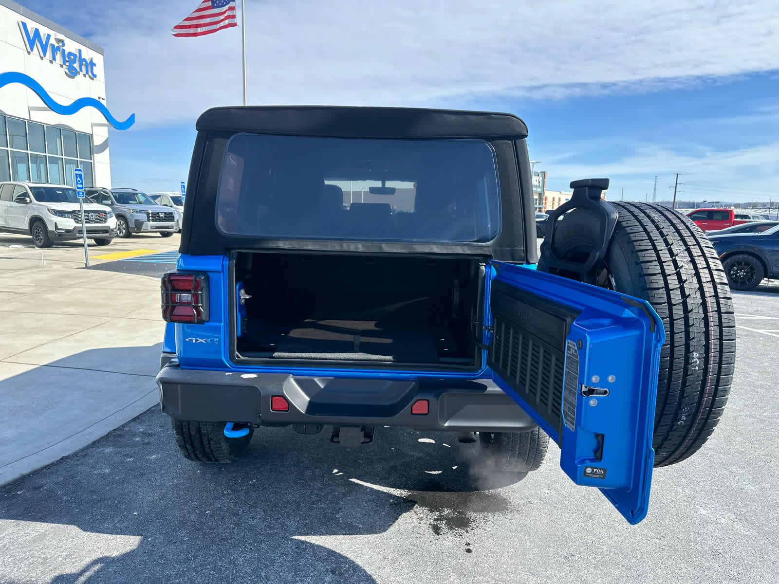 Used 2023 Jeep Wrangler Sahara w/ Cold Weather Group image 13