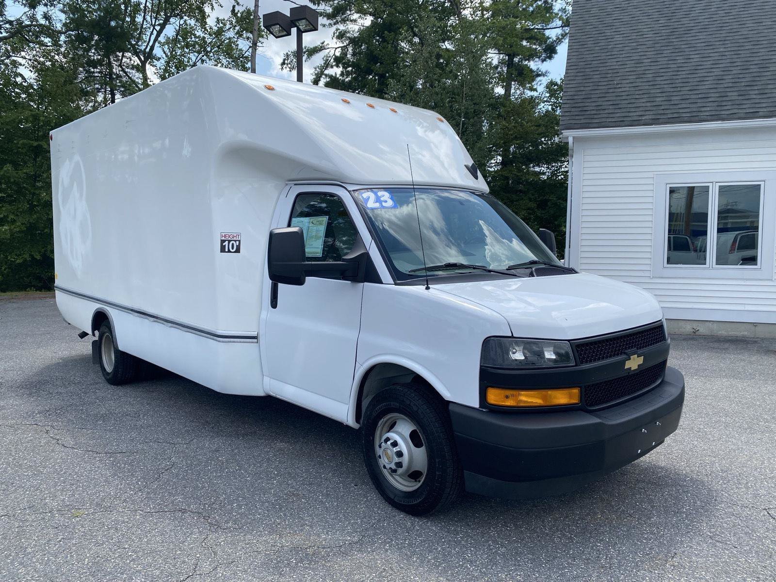 Used 2023 Chevrolet Express 3500 w/ Power Convenience Package RWD image 3