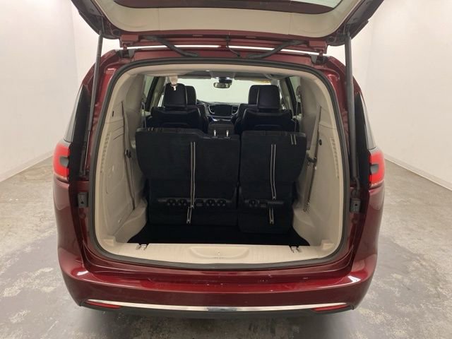 Used 2022 Chrysler Pacifica Touring-L image 29