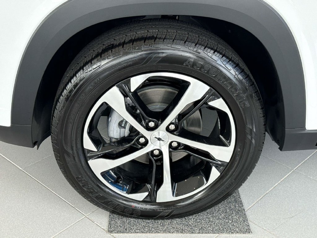 New 2026 Chevrolet Trax RS w/ Driver Confidence Package FWD image 17