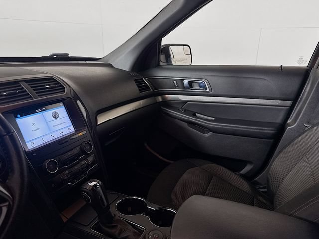Used 2018 Ford Explorer XLT AWD/4WD image 10