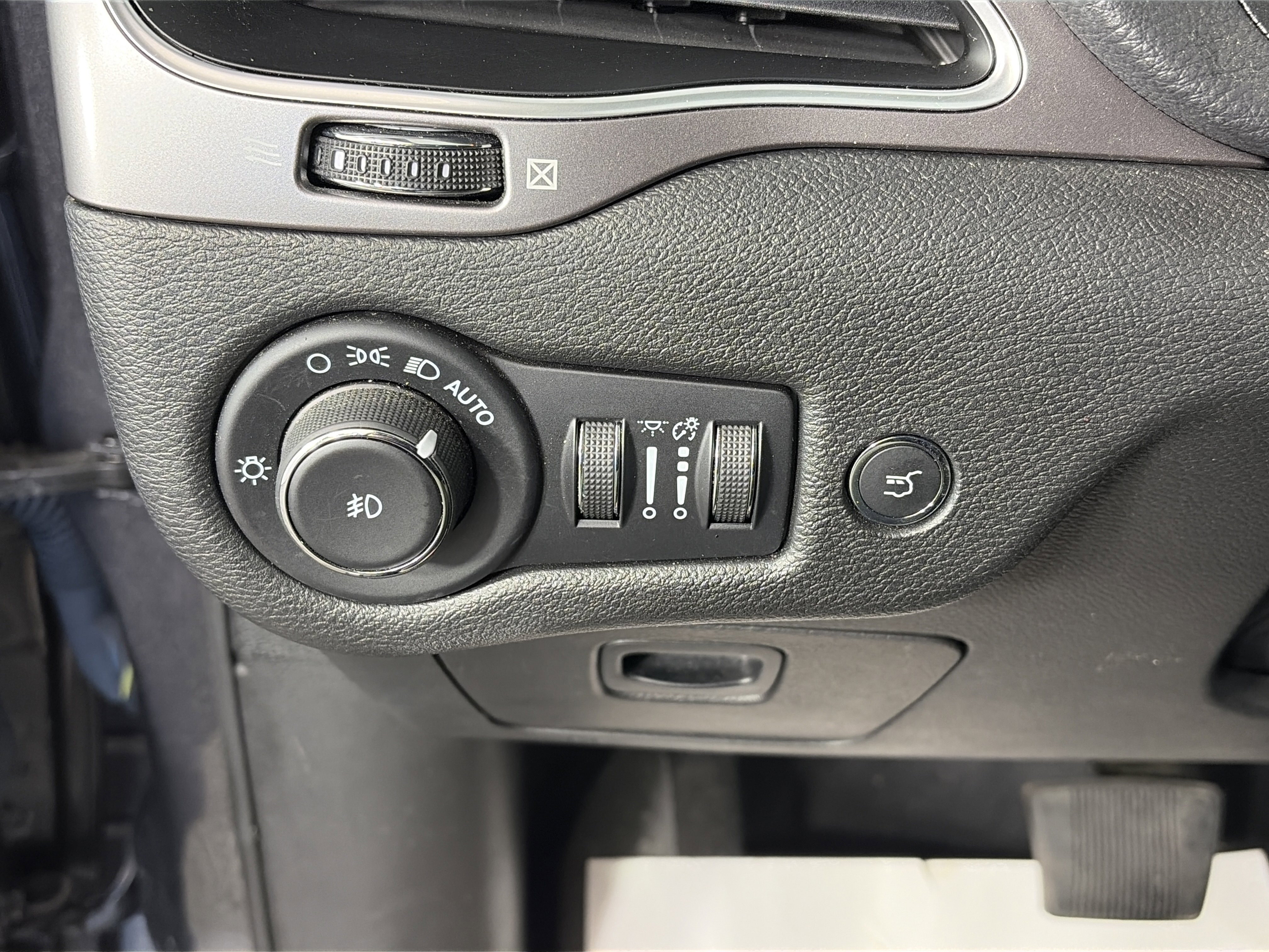 Used 2022 Jeep Cherokee Latitude Lux AWD/4WD image 26