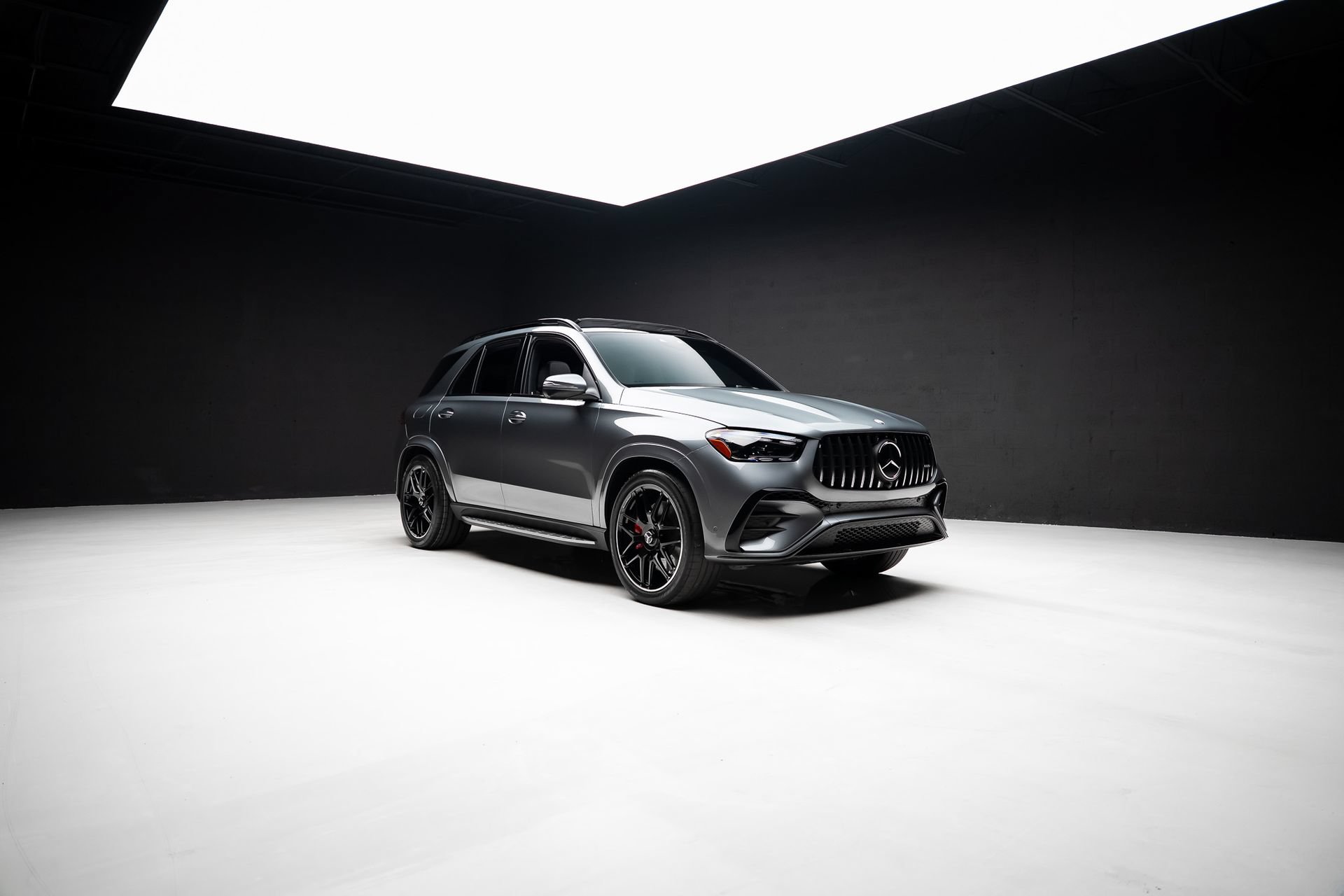 Used 2025 Mercedes-Benz GLE 53 AMG 4MATIC w/ Driver Assistance Package image 93
