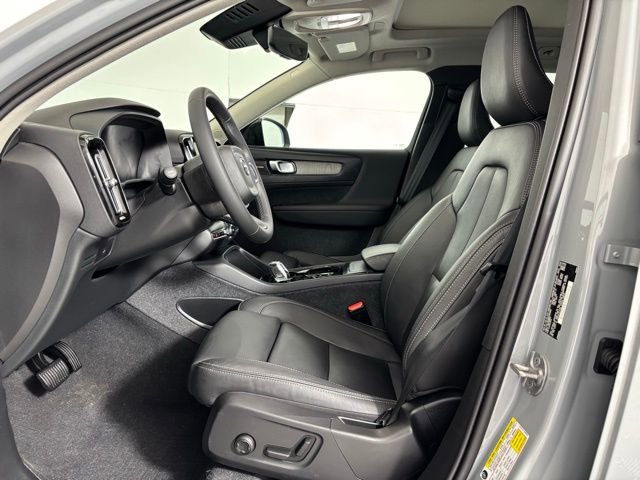 Used 2024 Volvo XC40 B5 Ultimate w/ Protection Package Premier AWD/4WD image 11