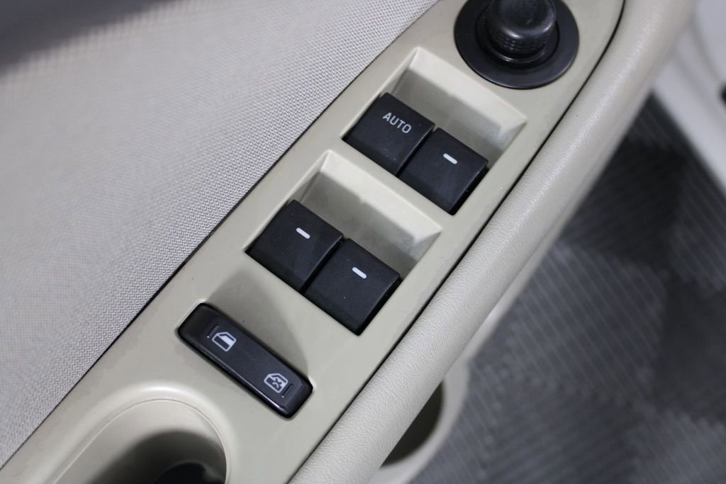 Used 2010 Ford Fusion SE image 12