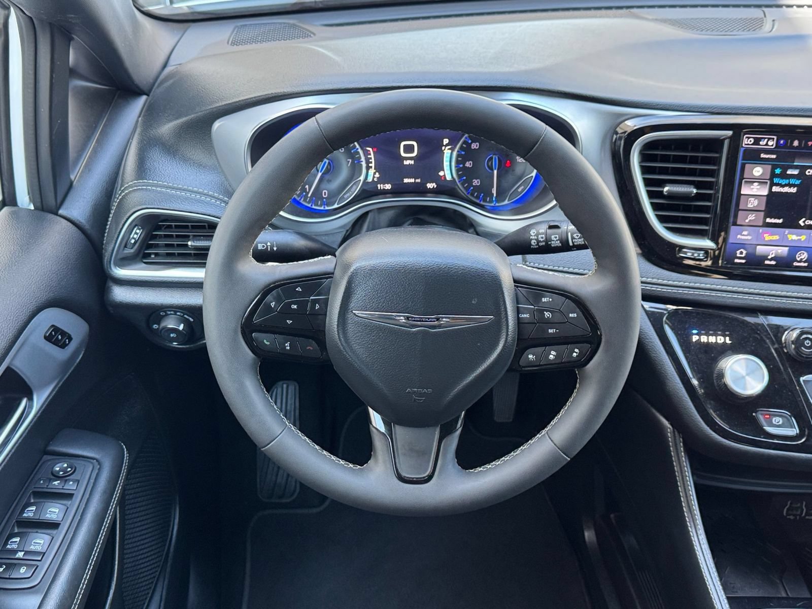 Used 2025 Chrysler Pacifica Limited FWD image 26