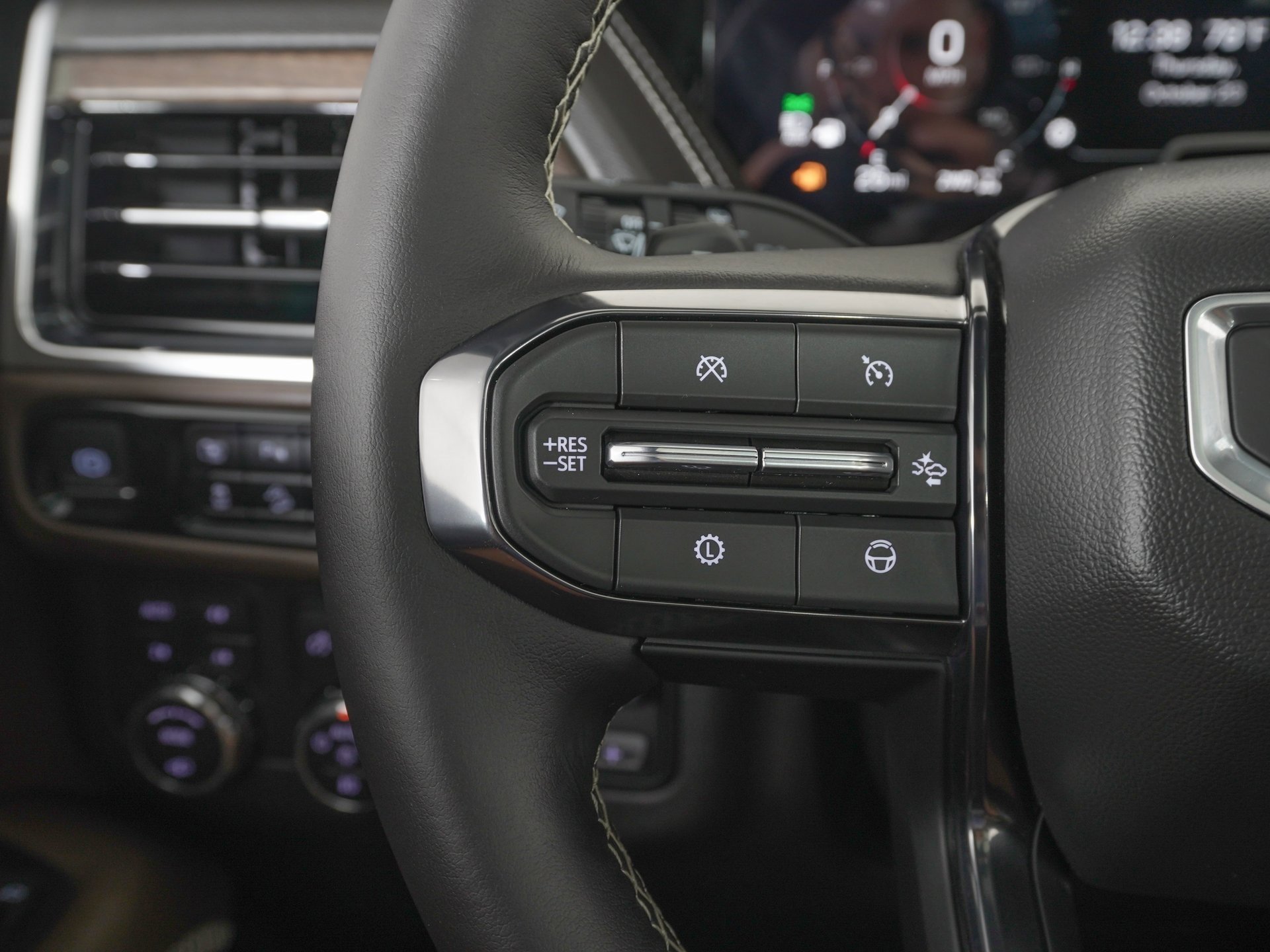 Used 2025 GMC Yukon Denali Ultimate image 25