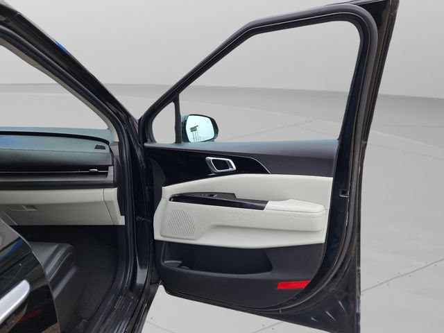Used 2023 Kia Carnival EX FWD image 24