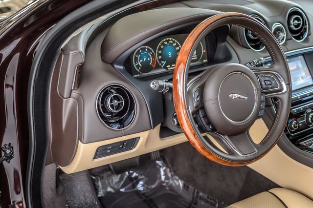 Used 2016 Jaguar XJ R-Sport RWD image 37