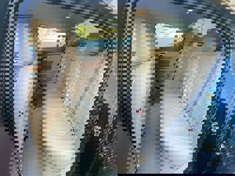 Used 2010 Jaguar XF Luxury image 24