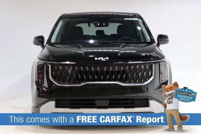 Used 2025 Kia Carnival image 2