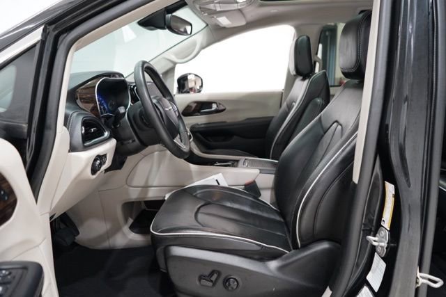 Used 2023 Chrysler Pacifica Limited image 18