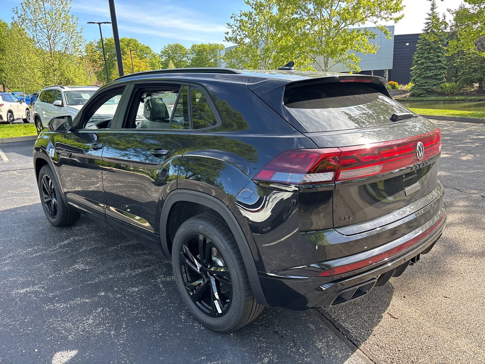 New 2026 Volkswagen Atlas Cross Sport SEL R-Line AWD/4WD image 7