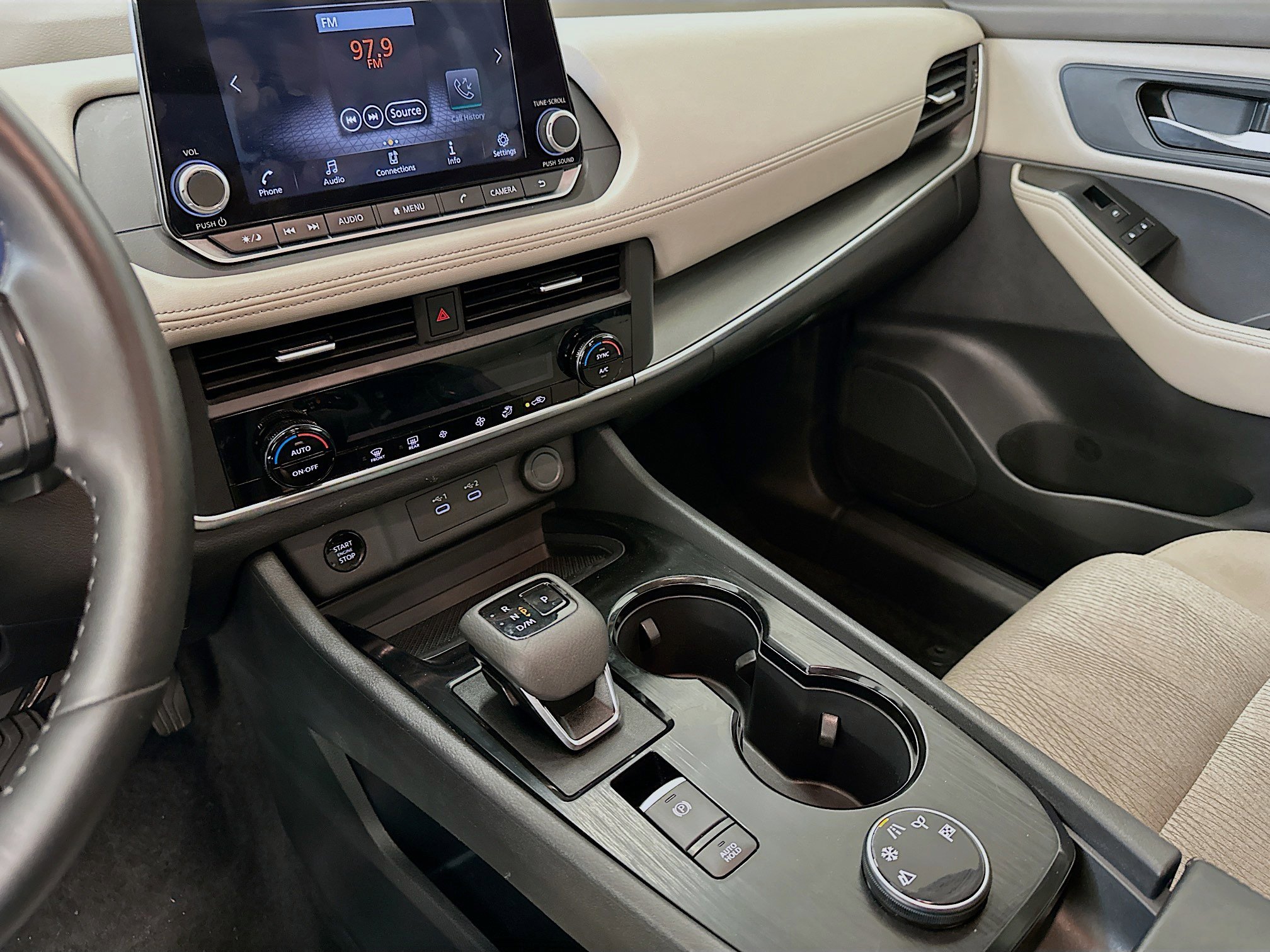 Used 2025 Nissan Rogue SV image 25