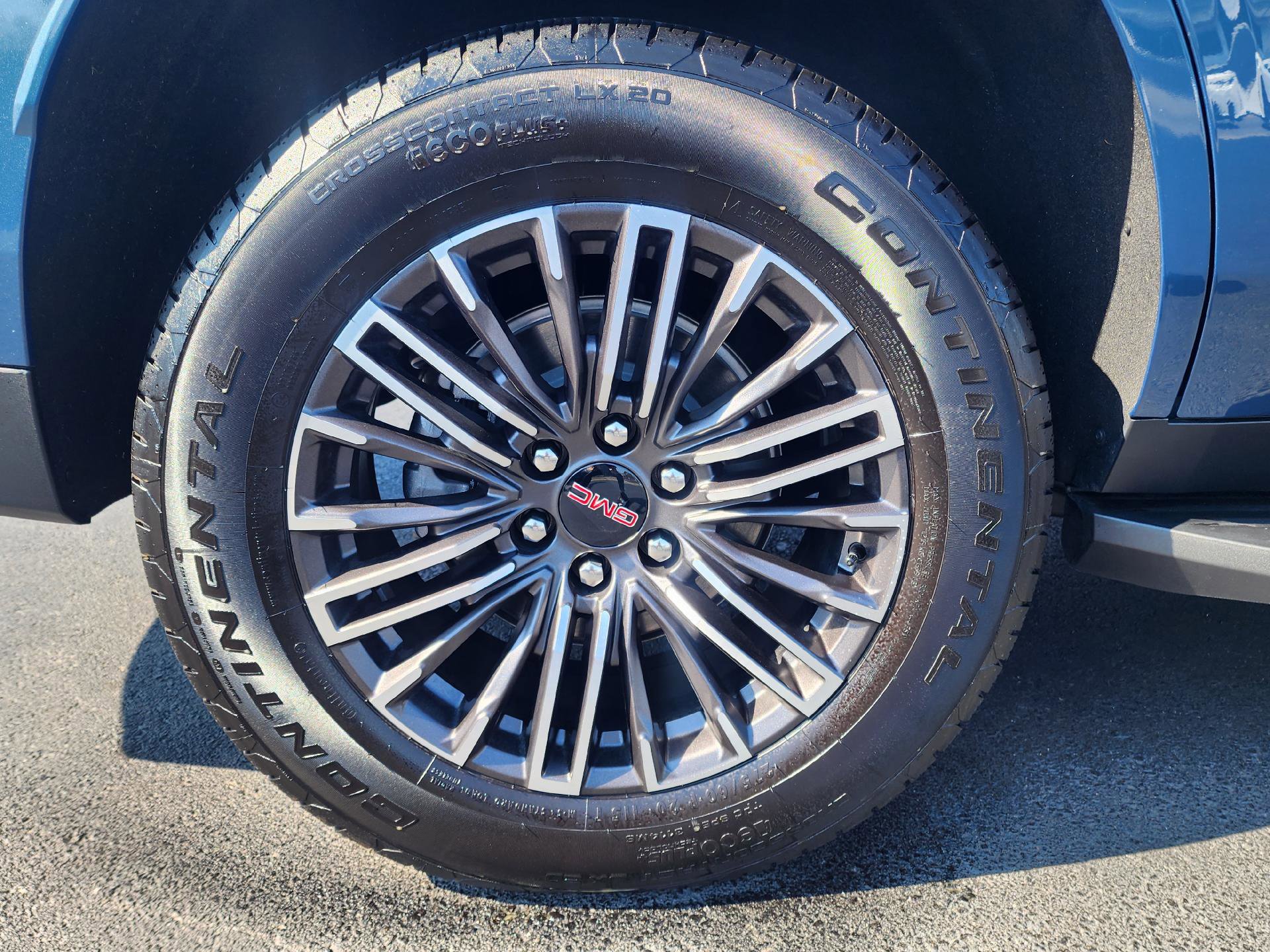 Used 2025 GMC Yukon Elevation AWD/4WD image 18
