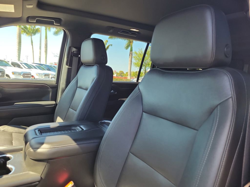 Used 2022 Chevrolet Suburban LT w/ LT Signature Package image 23