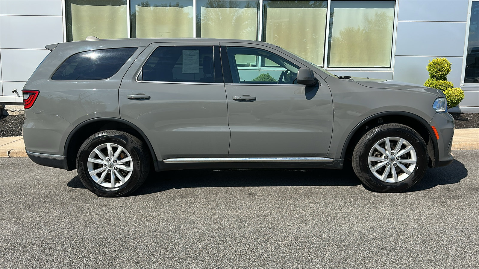 Used 2021 Dodge Durango SXT w/ 3rd Row Seating Group AWD/4WD image 28