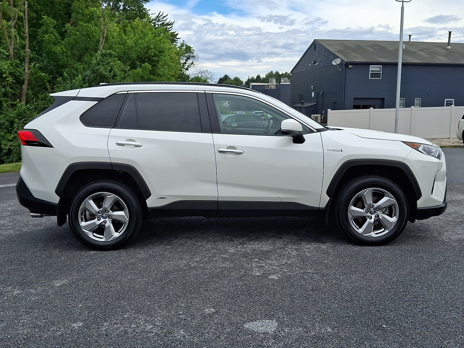 Used 2019 Toyota RAV4 Limited w/ Carpet Mat Package AWD/4WD image 8