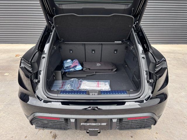 New 2026 Porsche Macan Electric RWD image 26