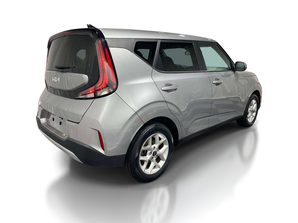 Used 2025 Kia Soul LX w/ LX Technology Package FWD image 4