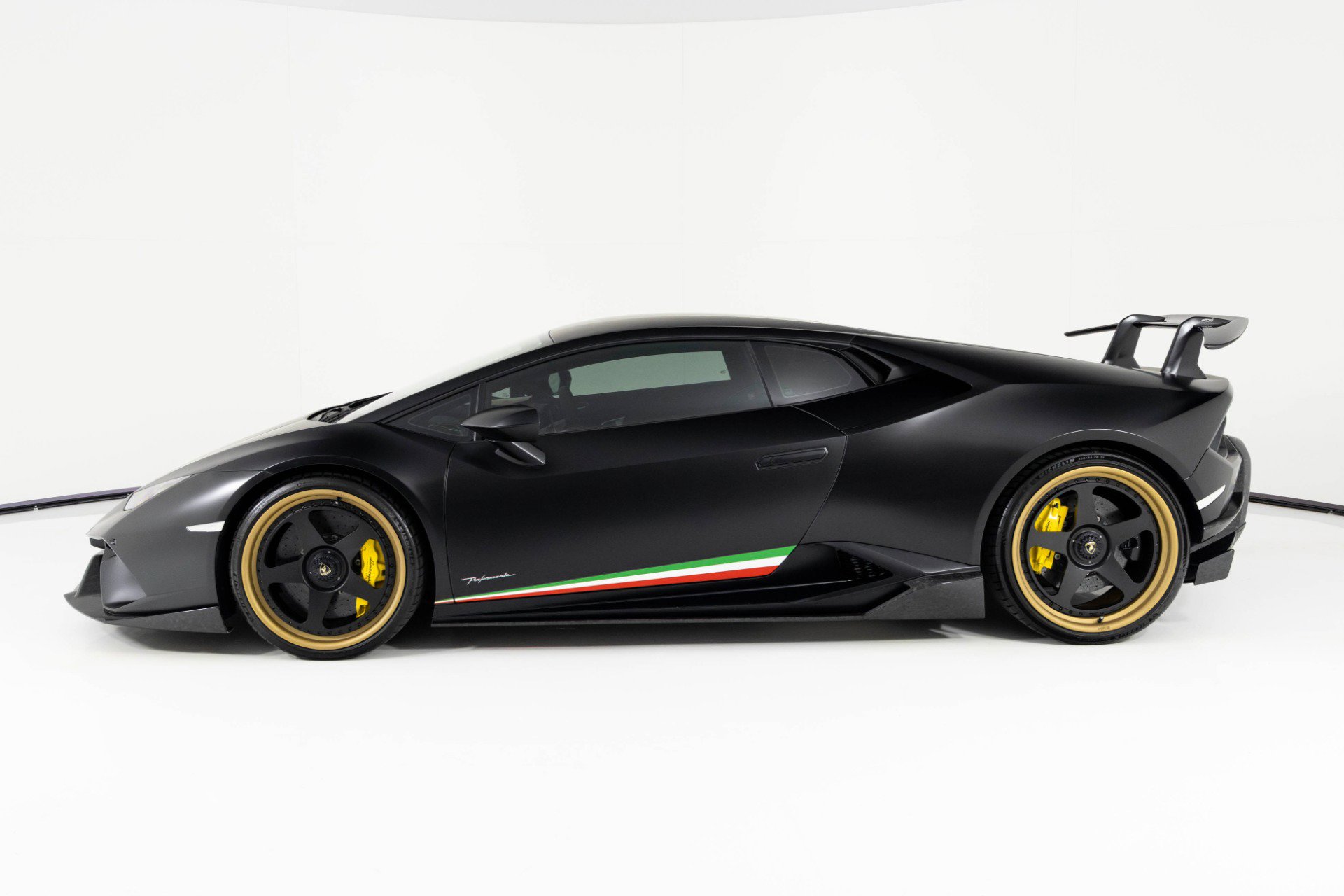 Used 2018 Lamborghini Huracan Performante image 6